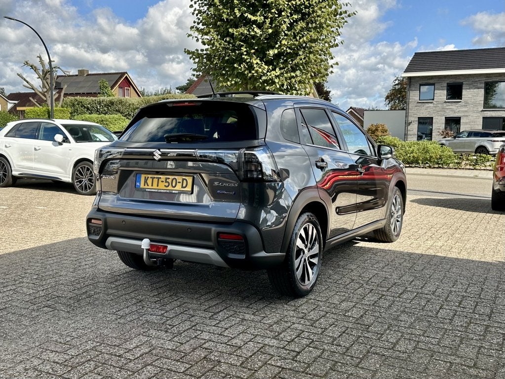 Suzuki S-Cross 1.5 Hybrid ALLGRIP Style Trekhaak Pano Navi C, Auto's, Dealer onderhouden, Gebruikt, Euro 6, 4 cilinders