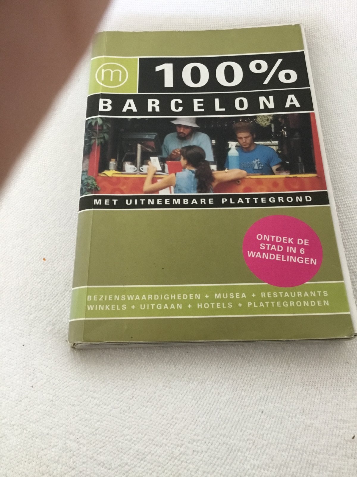 100% Barcelona Reisgids (zonder plattegrond), Boeken, Europa, Ophalen of Verzenden, Reisgids of -boek, Gelezen
