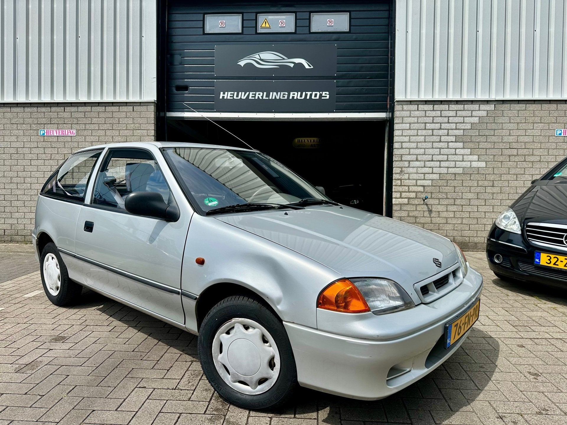 Suzuki Swift 1.0 GLS | Automaat | NIEUWE APK | Trekhaak, Gebruikt, Zwart, 18 €/maand, Swift