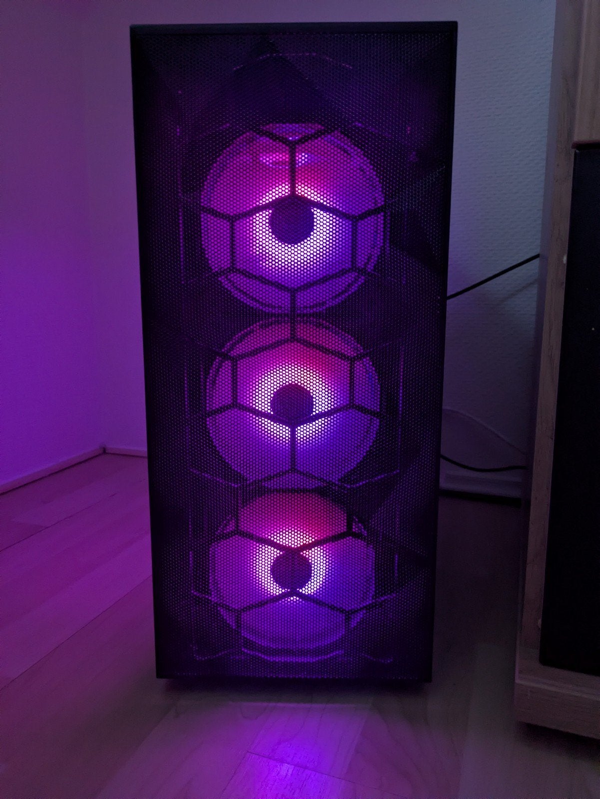 AMD Ryzen 5 Gaming PC – 1,5 TB Opslag – DUTZO RGB Behu, Ophalen, Overige genres, 1 speler, Zo goed als nieuw
