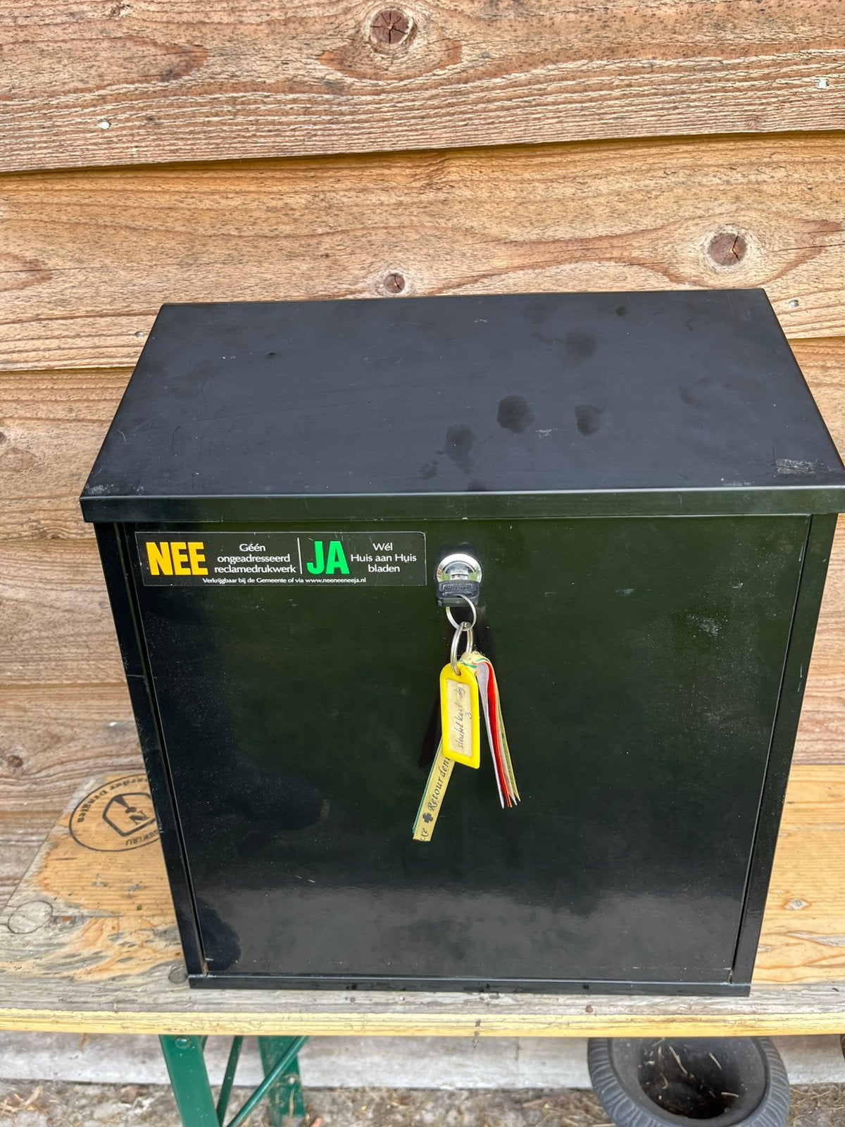 Zwarte brievenbus met werkend slot, Ophalen, Zo goed als nieuw, Kunststof