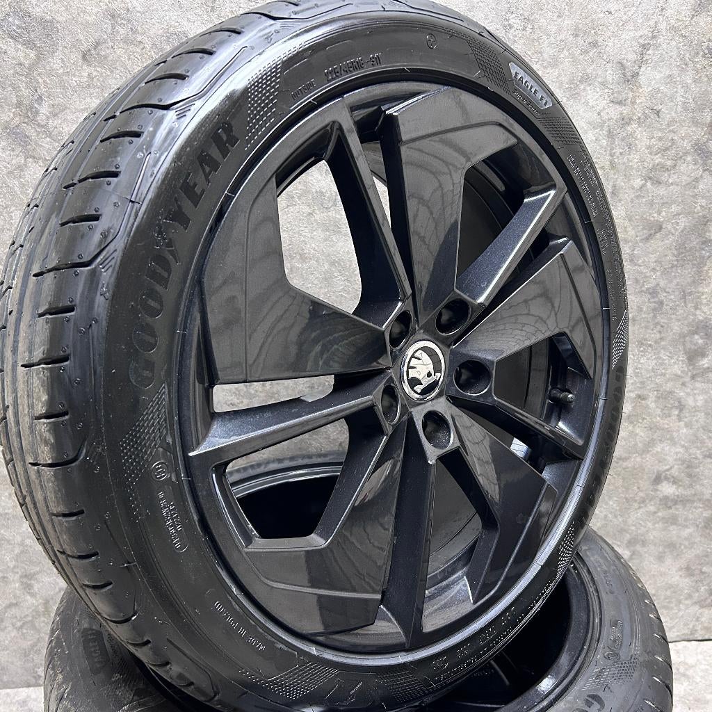 18 inch originele Comet velgen + zomerbanden Skoda Octavia 4, 18 inch, Banden en Velgen, Nieuw, Ophalen of Verzenden