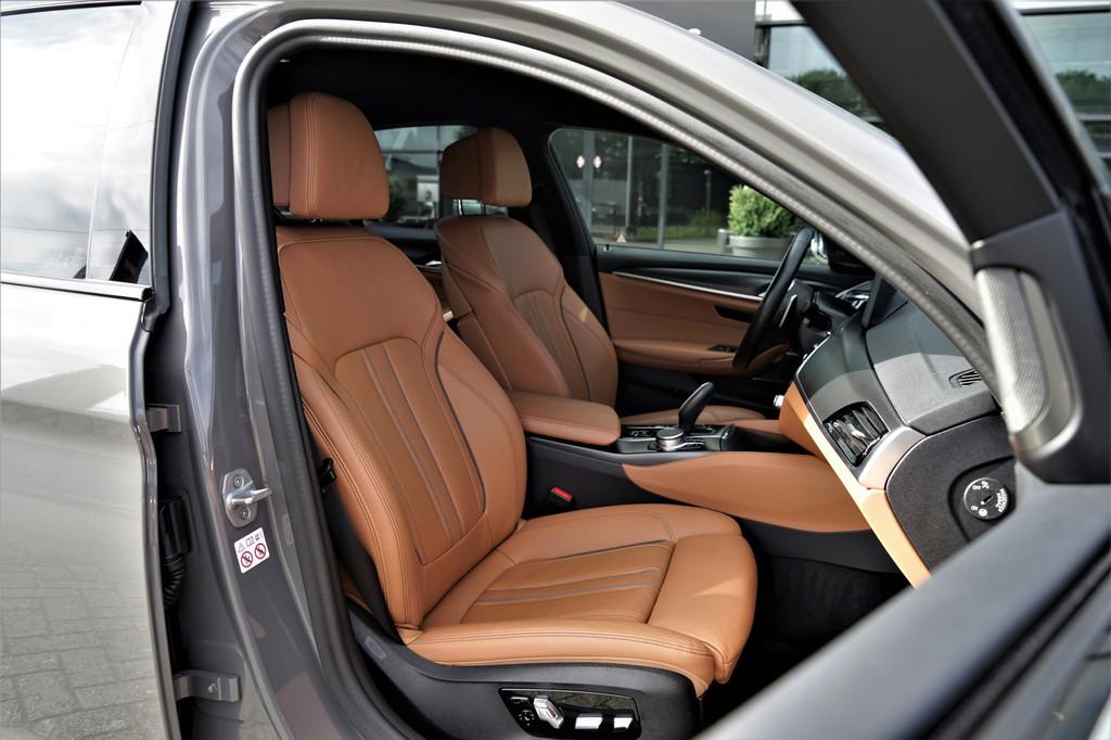 BMW 5 Serie 545e xDrive M-sport SoftClose Harman/Kardon Head, Automaat, Gebruikt, 394 pk, 2000 kg