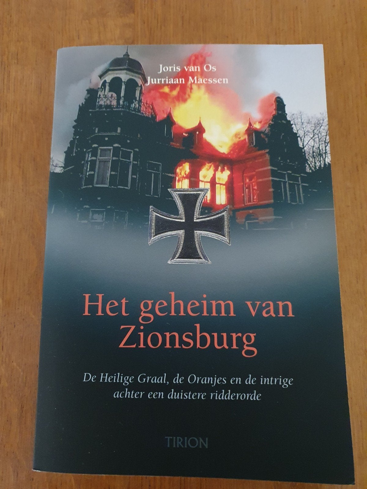 Joris van Os - Het geheim van Zionsburg, Ophalen of Verzenden, Zo goed als nieuw, Joris van Os; Jurriaan Maessen