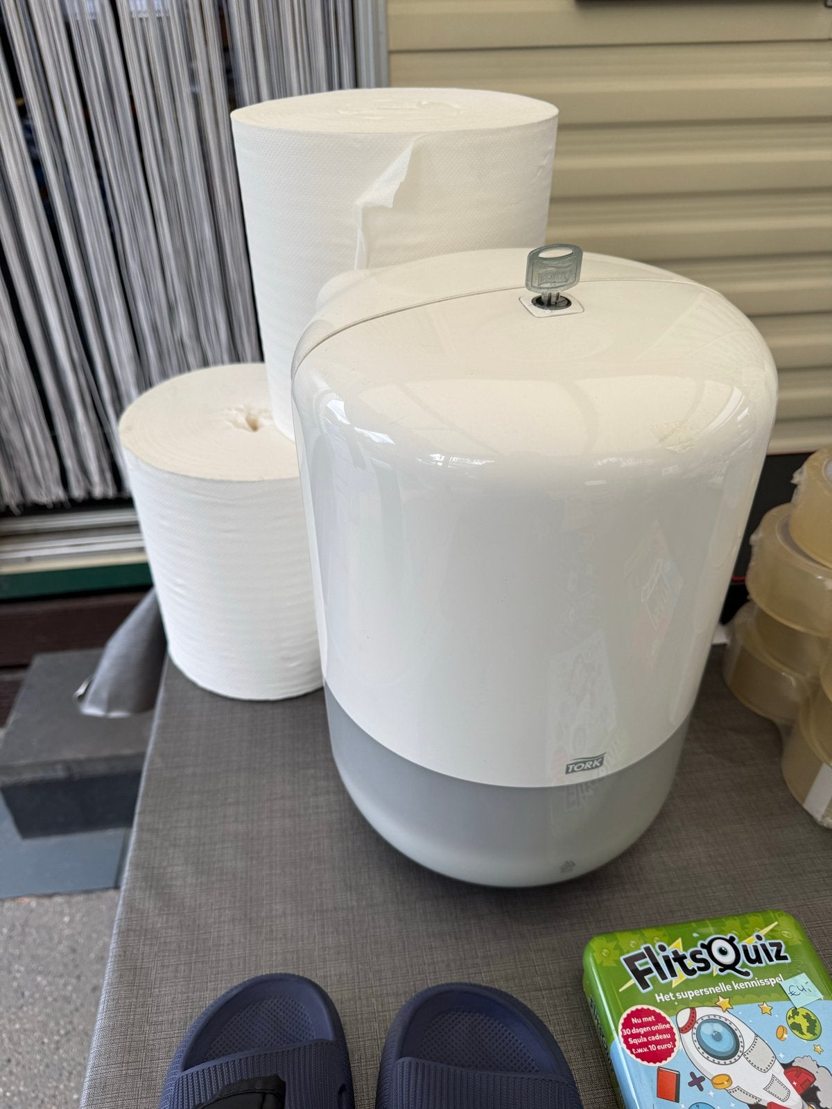 Tork handdoekdispenser met 3 rollen papier, Huis en Inrichting, Ophalen of Verzenden