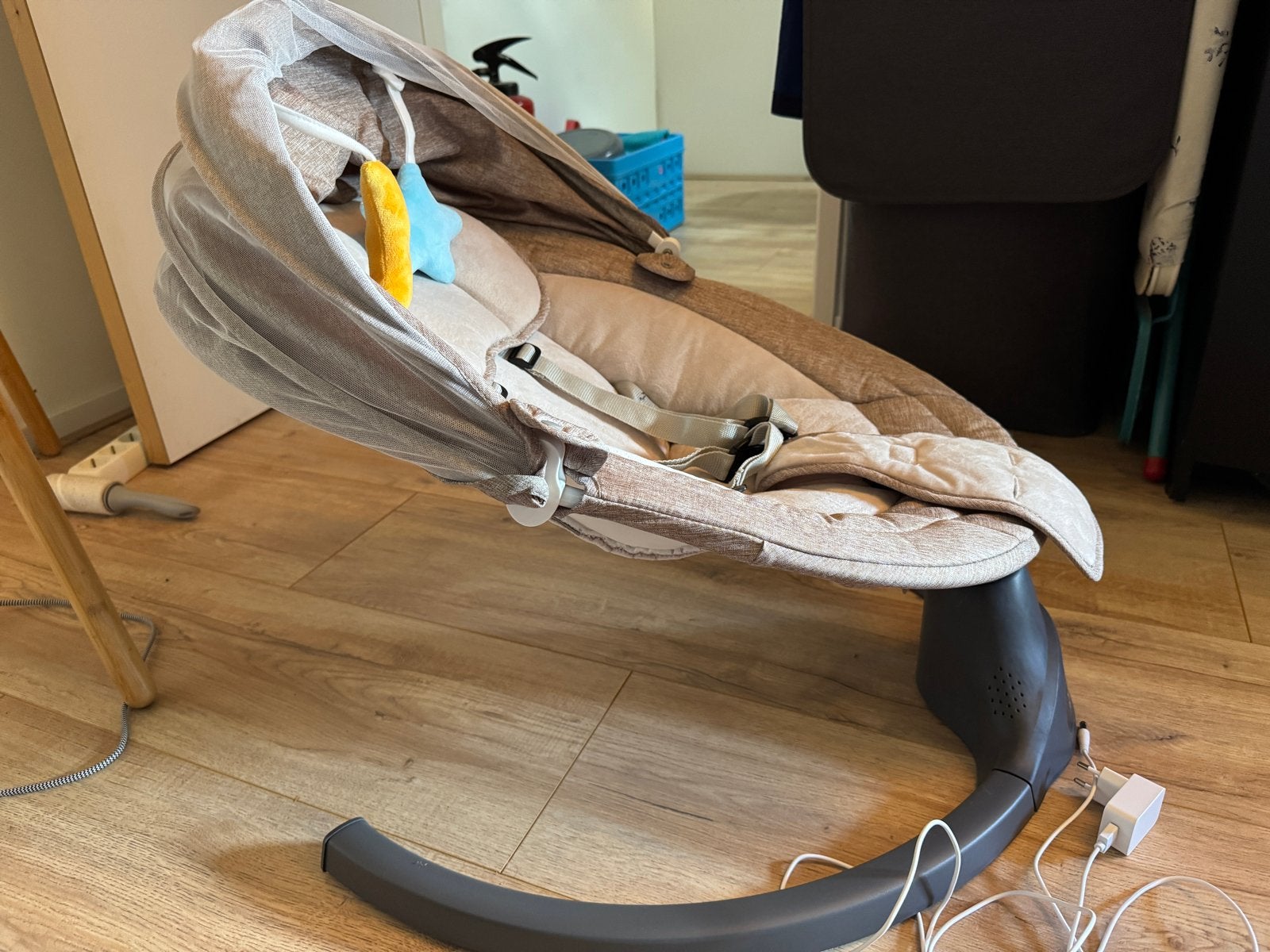Beige Bebies First elektrische wipstoel/schommelstoel, Ophalen, Nieuw