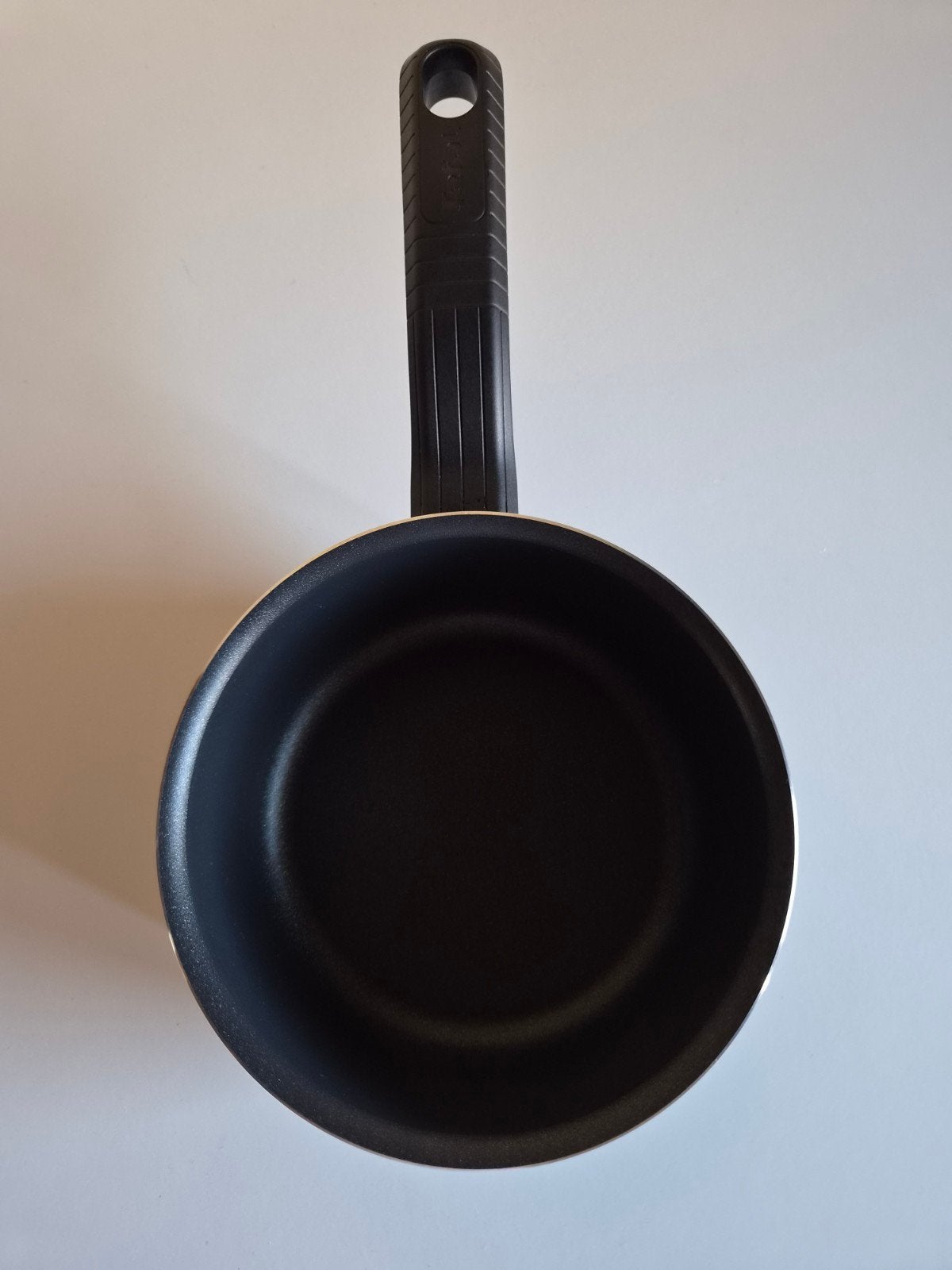 Tefal Steelpan Zwart 17 cm met antiaanbaklaag voor gas, Huis en Inrichting, Antiaanbaklaag, Ophalen of Verzenden, Rvs, Kookpan