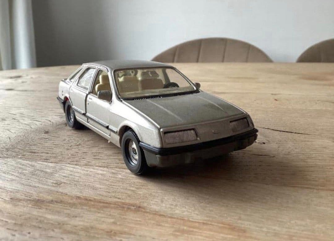 Corgi Ford Sierra 2.3 Ghia – schaal 1:36 – modelauto, Hobby en Vrije tijd, Ophalen of Verzenden, Zo goed als nieuw, Auto, Corgi