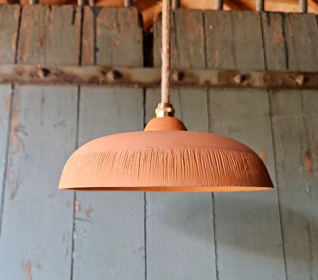 Unieke aardewerk hanglamp terra kleur (Japandi-stijl), Huis en Inrichting, Lampen | Hanglampen, Steen/keramiek, E14 (klein), Nieuw