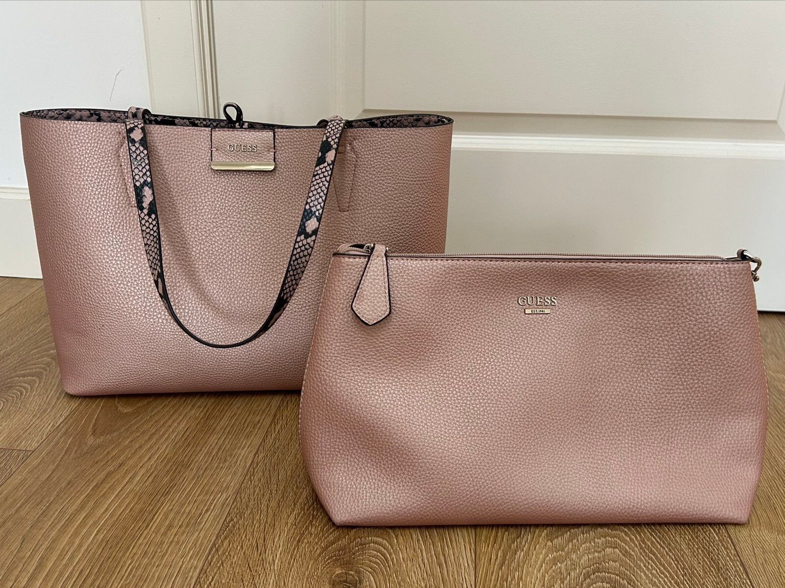 Guess shopper en clutch set - Roze met slangenprint, Ophalen of Verzenden, Zo goed als nieuw, Roze, Shopper