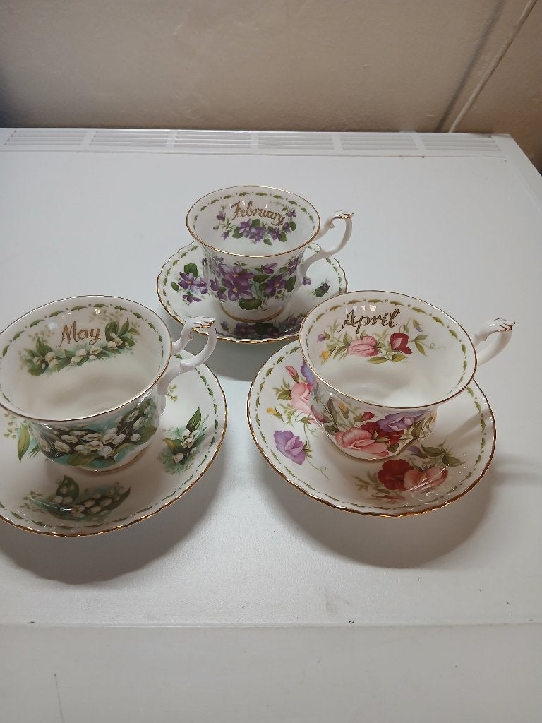 royal albert flowers of the month heren kop en schotels, Antiek en Kunst, Antiek | Servies los, Ophalen of Verzenden