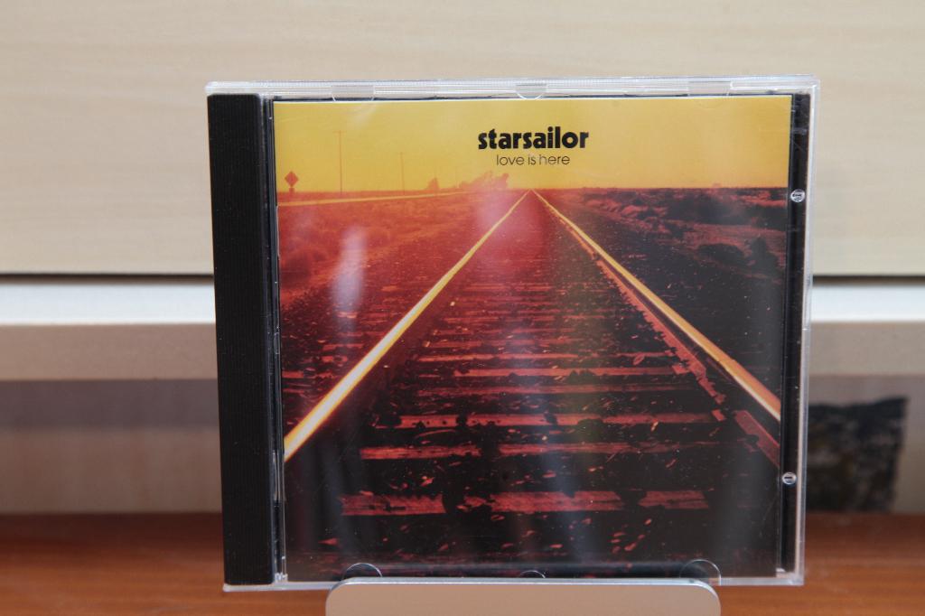 CD Starsailor - Love is Here, Ophalen of Verzenden, Gebruikt, Poprock