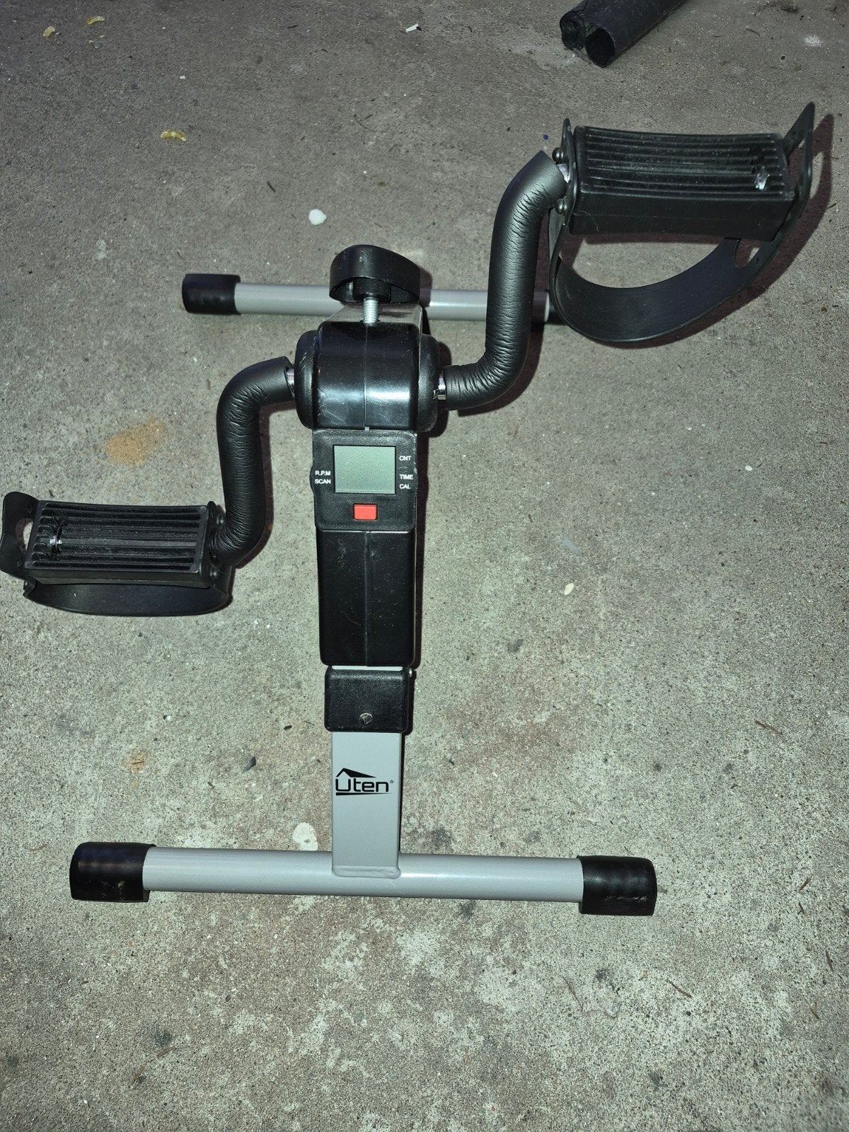Uten Mini Hometrainer - Compact en Draagbaar, Ophalen, Armen, Zo goed als nieuw, Metaal