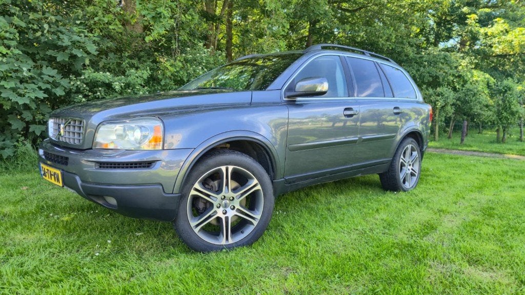 Volvo XC90 3.2 youngtimer zeer nette auto, Auto's, 238 pk, Vierwielaandrijving, 129 €/maand, 750 kg