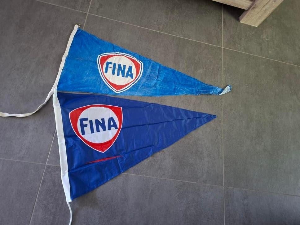 Fina vlaggen 2 stuks, Ophalen of Verzenden, Zo goed als nieuw, Reclamebord