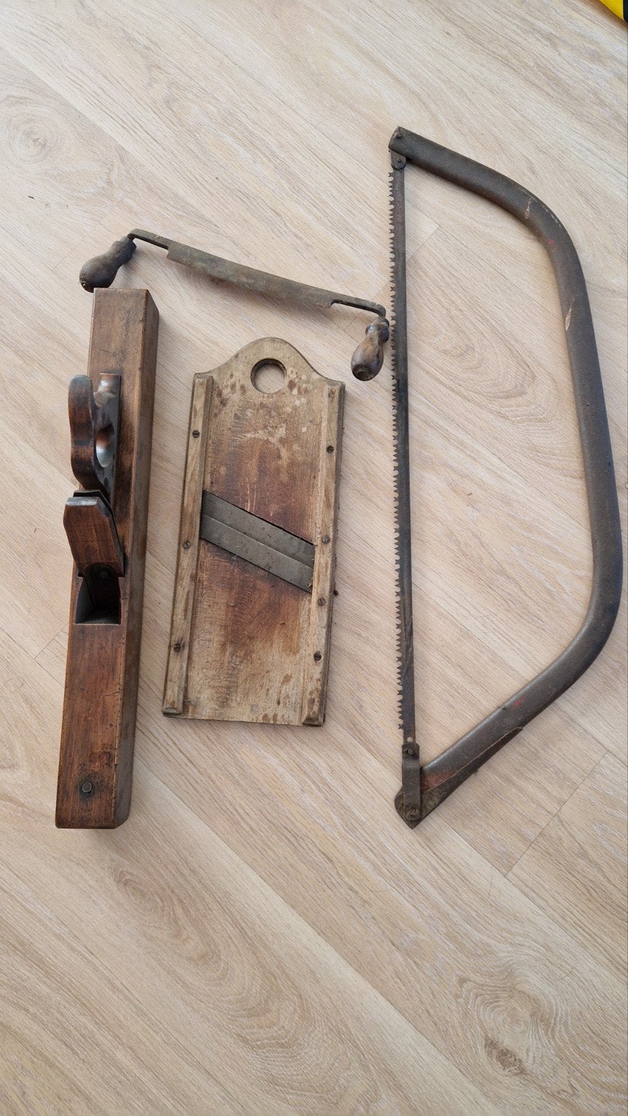 Vintage gereedschap: schaaf, schaafmes en zaag, Ophalen