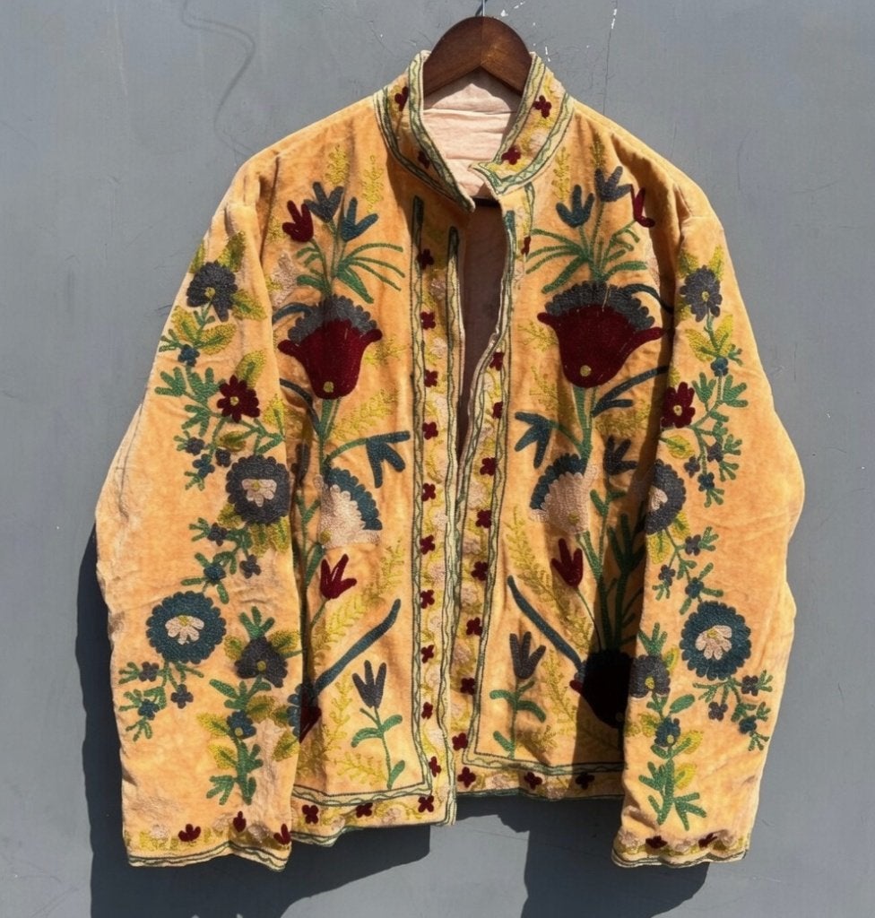 Suzani geborduurd fluwelen jasje NIEUW & steun goed doel!, Kleding | Dames, Geel, Maat 42/44 (L), Nieuw, Ophalen of Verzenden