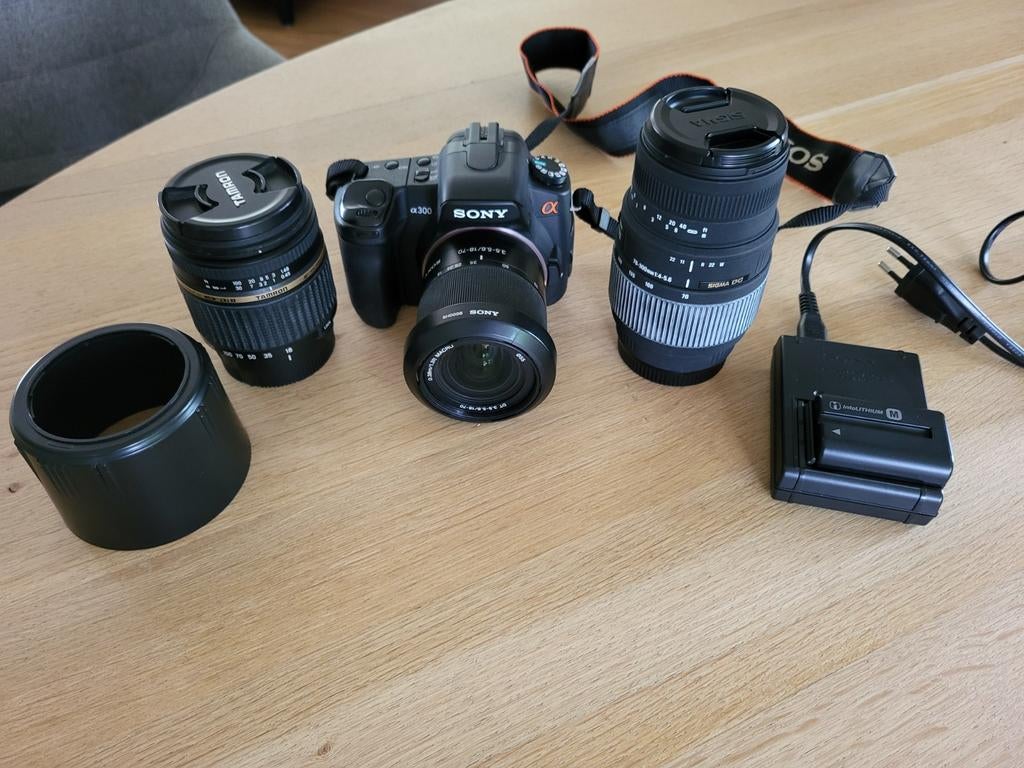 Sony Alpha a300 DSLR Camera met 3 lenzen en accessoires, Spiegelreflex, 10 Megapixel, Ophalen of Verzenden, Zo goed als nieuw