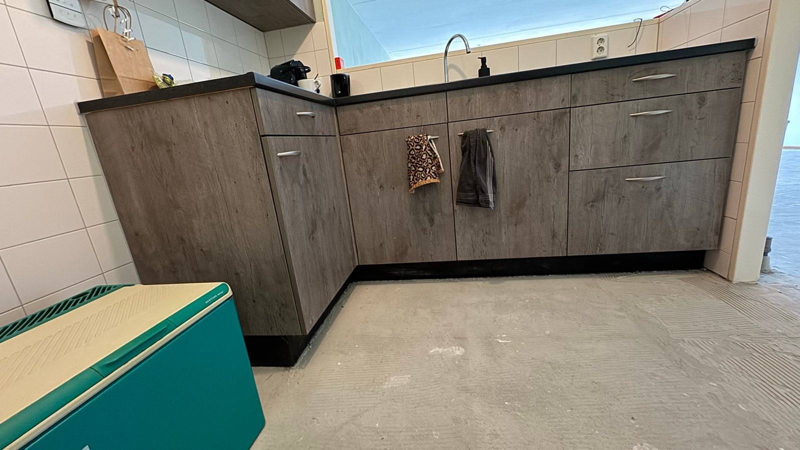 Foto 2 van Keukenblok met bovenkasten