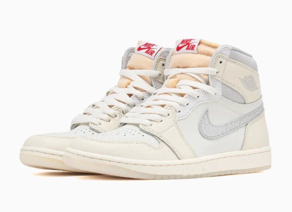 Air Jordan 1 Retro High OG Sail University Red [nieuw mt 44], Overige kleuren, Nike Jordan, Nieuw, Ophalen of Verzenden