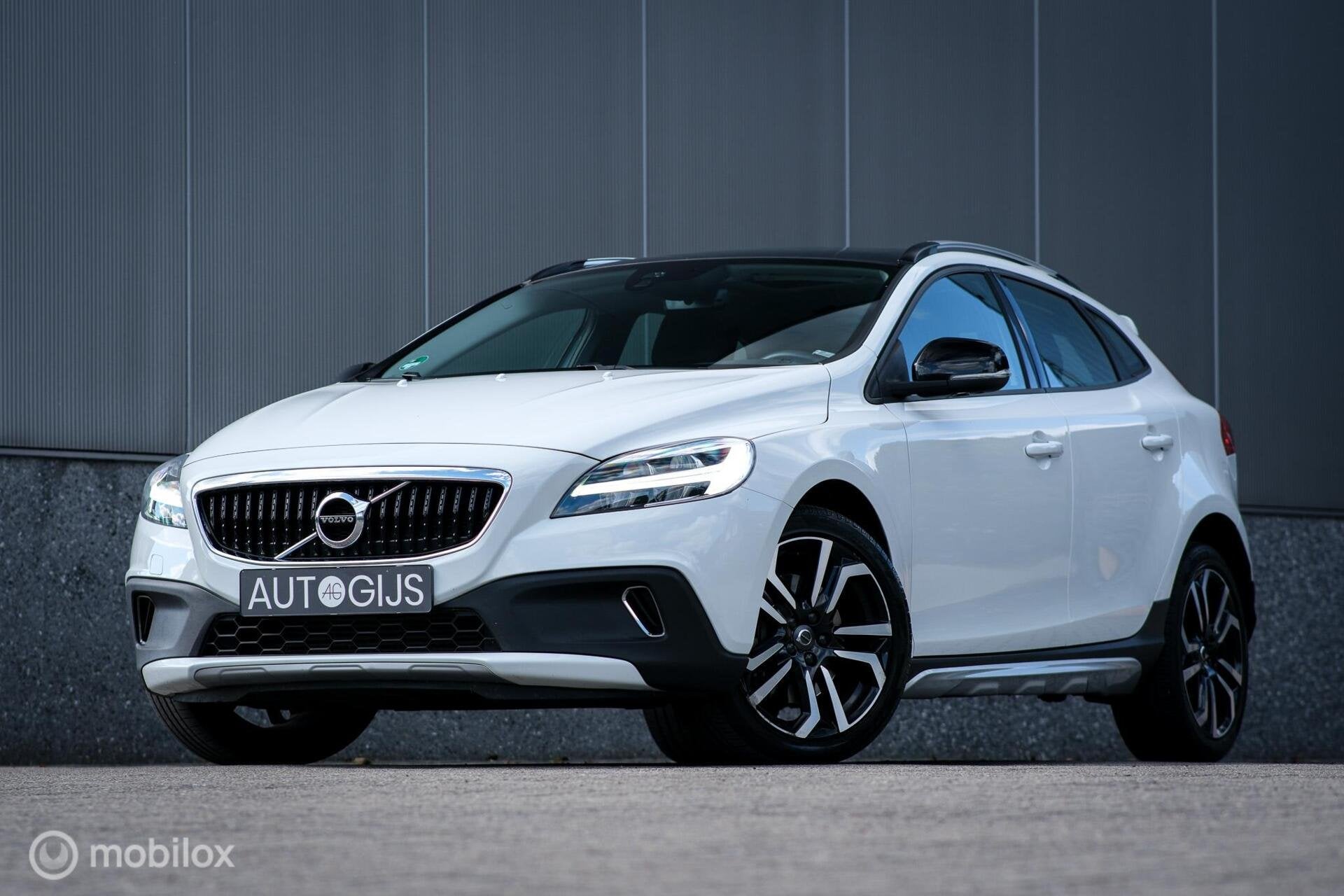 Volvo V40 Cross Country 1.5 T3 Polar+ Automaat | Trekhaak |, Stof, 4 cilinders, 700 kg, Wit