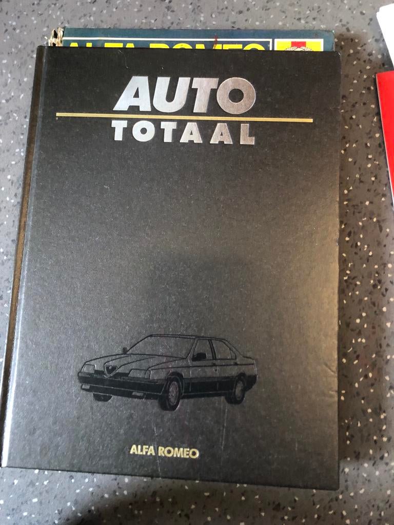 Alfa Romeo Boeken: Auto Totaal & Haynes Alfetta Manual, Ophalen of Verzenden, Gelezen, Alfa Romeo