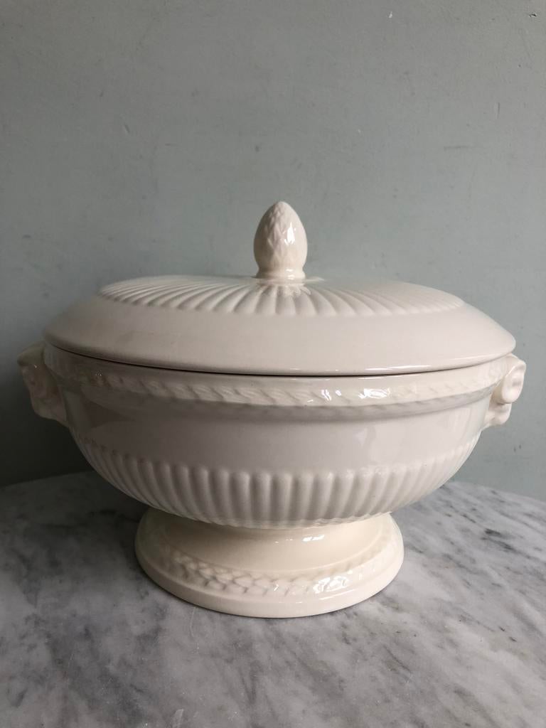 Wedgwood Edme dekschaal, 20.5 cm. doorsnede, z.g.a.n., Ophalen of Verzenden, Zo goed als nieuw, Aardewerk, Schaal of Schalen