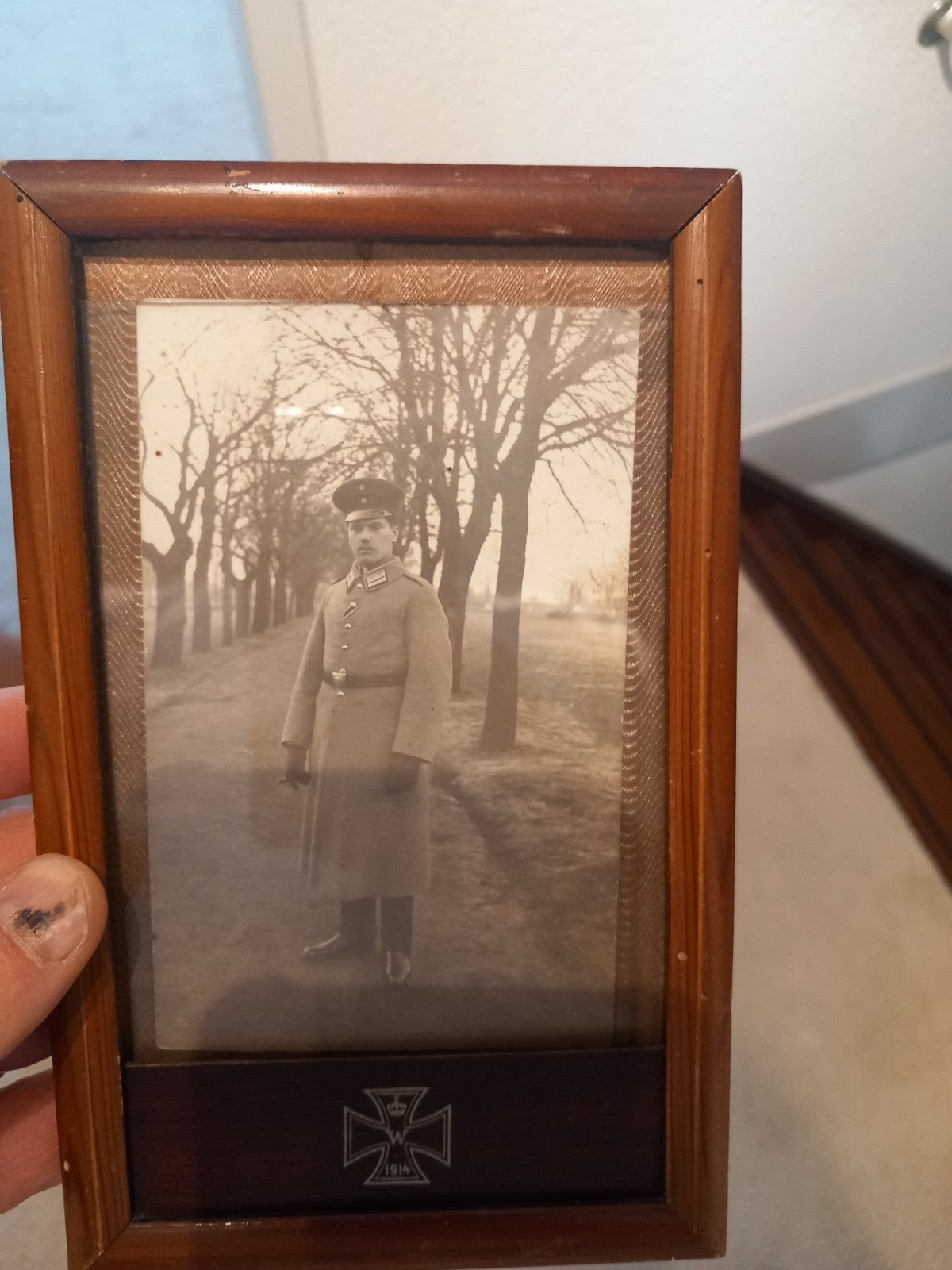 Oude foto in lijst: Duitse militair WO1 met IJzeren Kruis, Ophalen of Verzenden