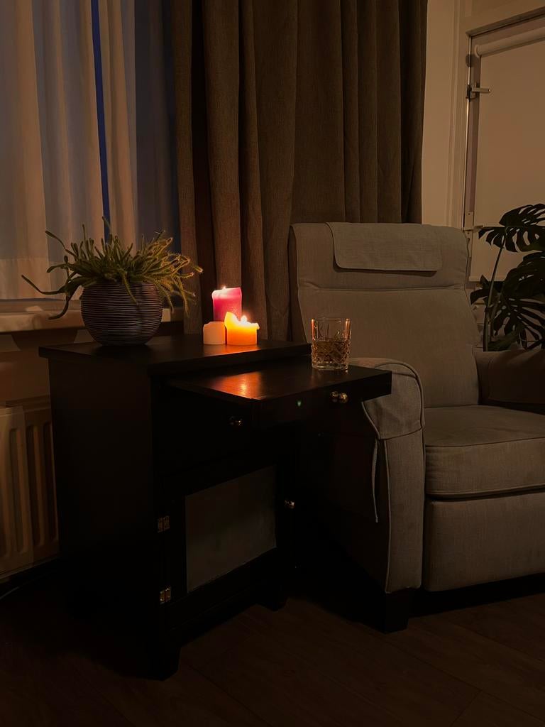 Modern zwart vintage kastje met gouden details, Huis en Inrichting, Kasten | Overige, Ophalen of Verzenden, Zo goed als nieuw