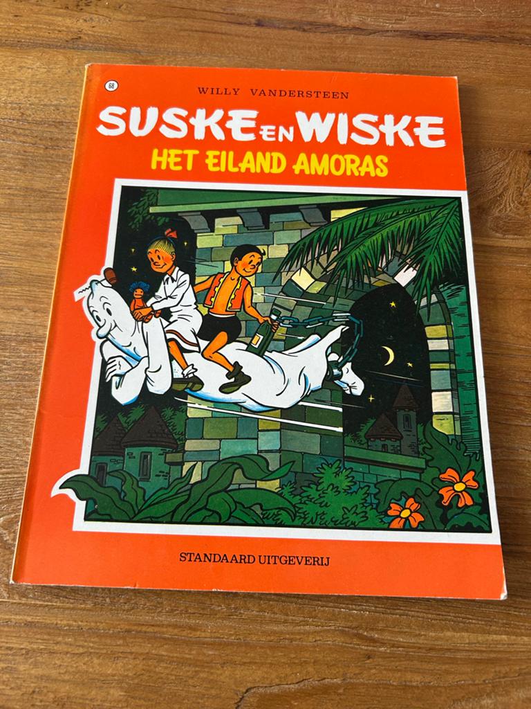 Suske en Wiske: Het Eiland Amoras - Klassiek Stripboek, Boeken, Stripboeken, Eén stripboek, Ophalen of Verzenden, Gelezen