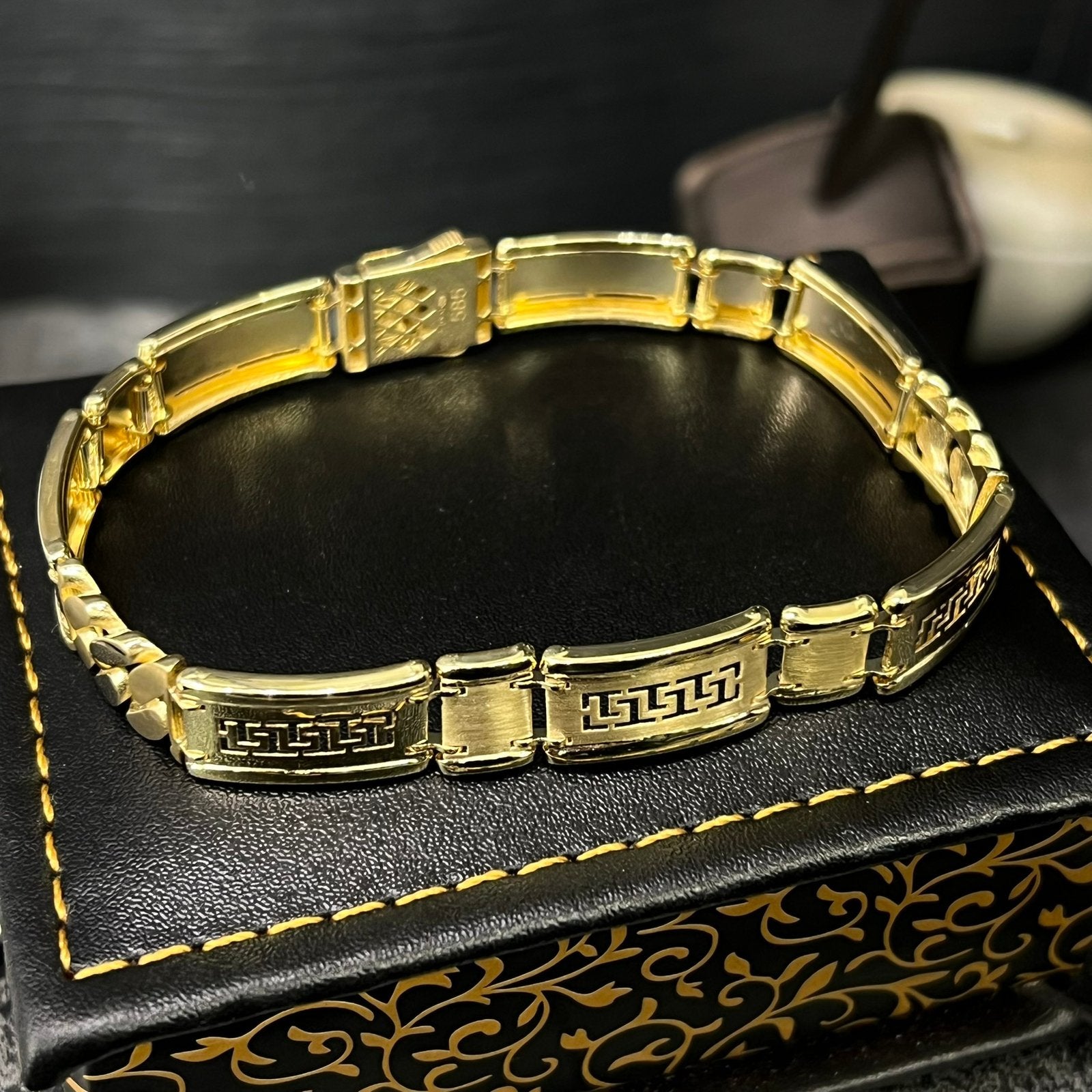 14 karaat gouden armband versace schakel, Ophalen of Verzenden, Nieuw, Goud
