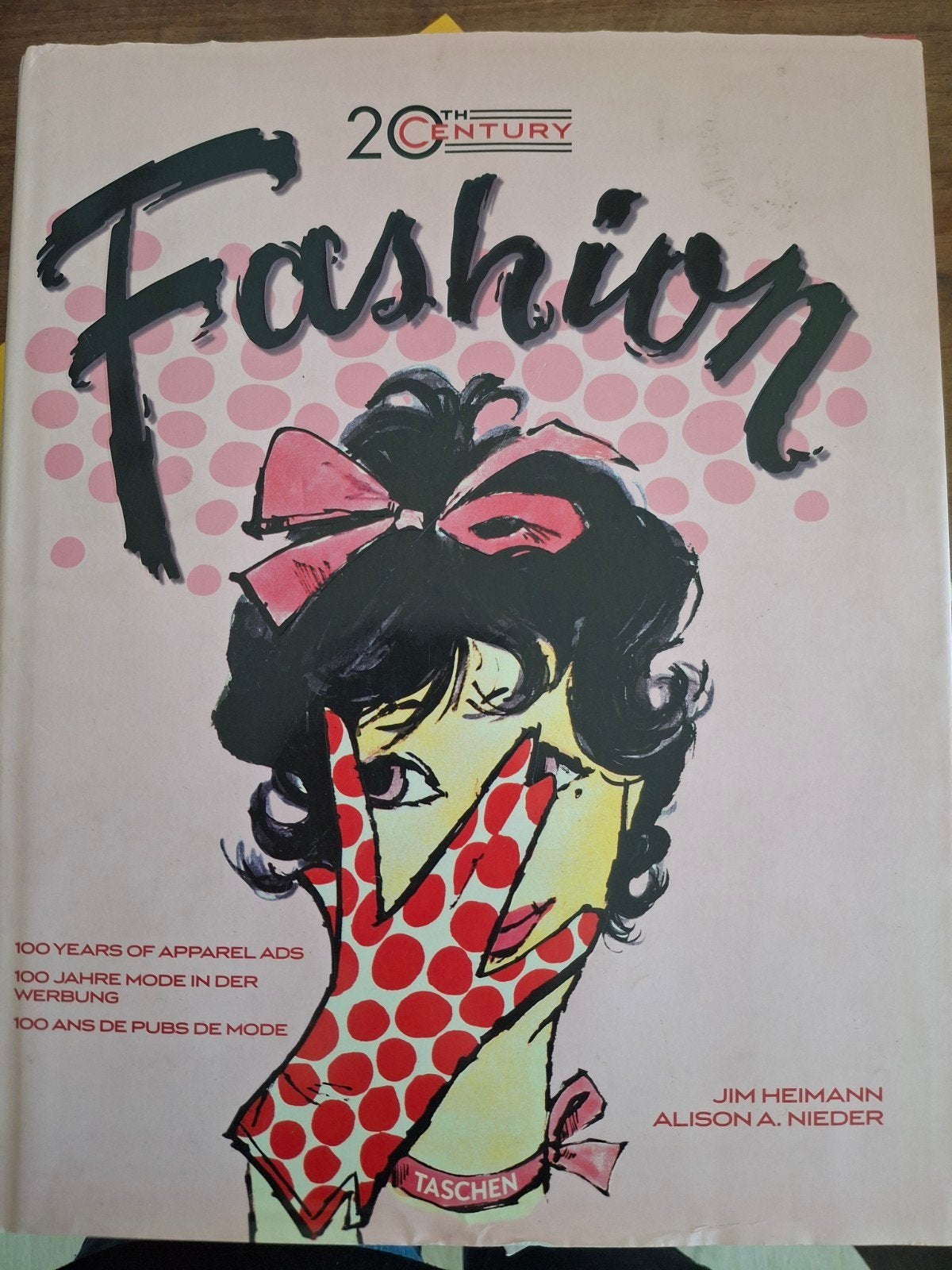 20th Century Fashion: 100 jaar mode in advertenties, Boeken, Mode, Gelezen, Mode algemeen, Ophalen of Verzenden