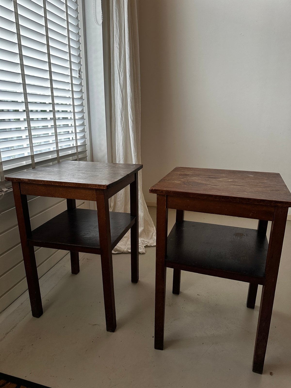 Set van 2 vintage houten bijzettafels/nachtkastjes, Ophalen