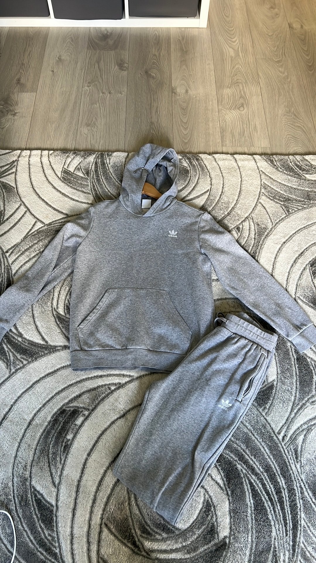 Jogging pak adidas maat 164, Kinderen en Baby's, Kinderkleding | Maat 164, Ophalen of Verzenden, Zo goed als nieuw, Jongen