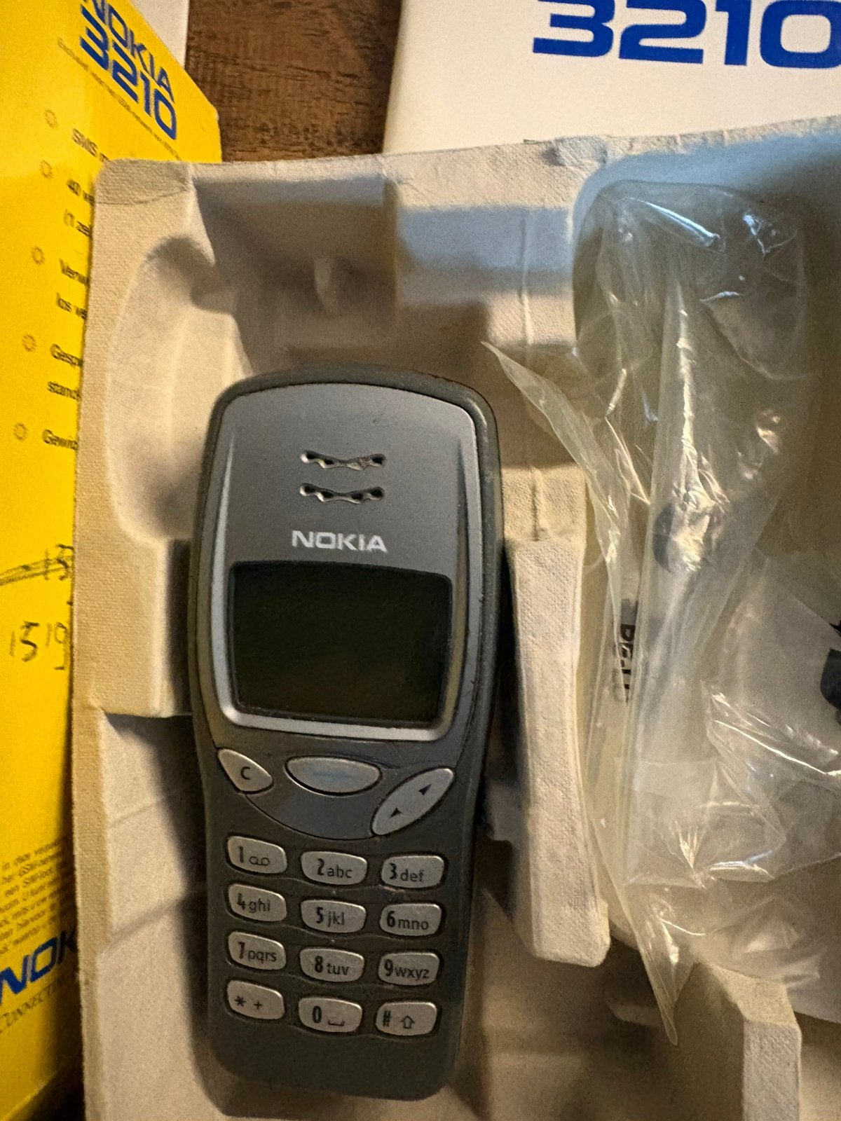 Nokia 3210 en 2310, Telecommunicatie, Geen camera, Ophalen of Verzenden, Klassiek of Candybar, Niet werkend