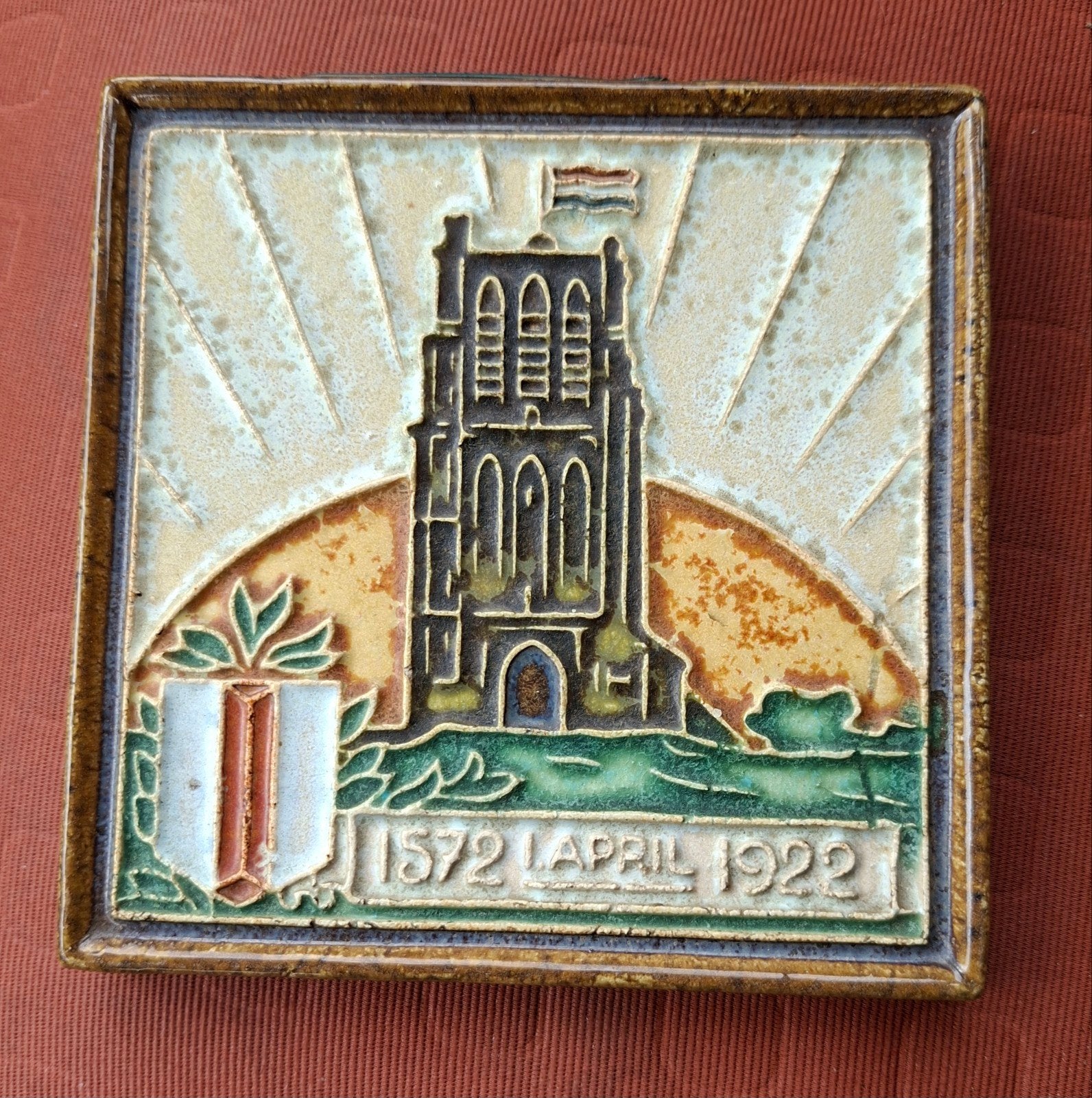 Cloisonné-tegel porceleyne fles Brielle 1922 watergeuzen, Ophalen of Verzenden