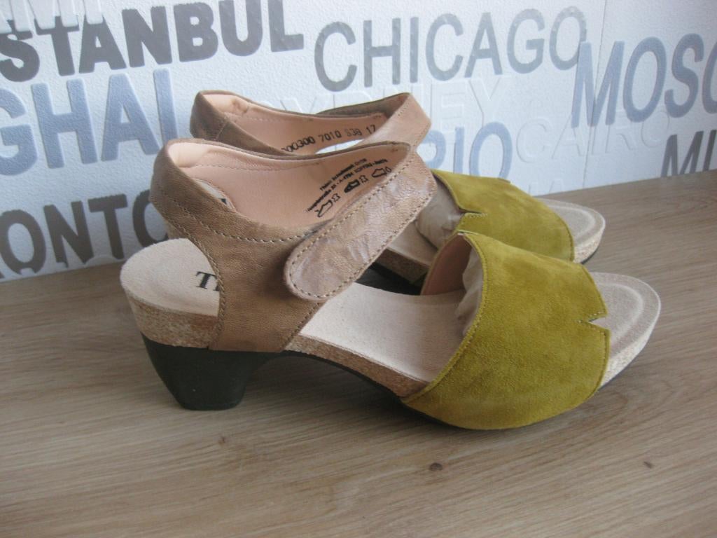 Nieuwe leren zomersandalen van Think! maat 38, Kleding | Dames, Schoenen, Verzenden, Beige, Think!, Nieuw