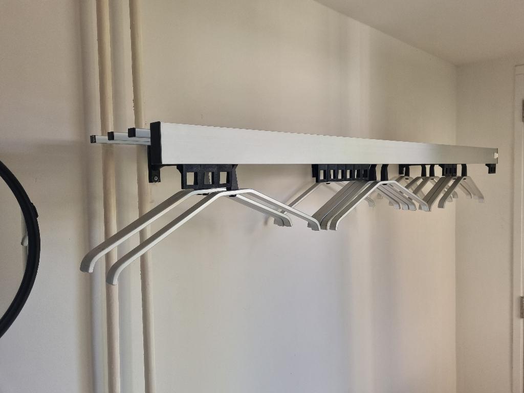 Design wandkapstok aluminium met kledinghangers, 200 cm of meer, Zo goed als nieuw, Metaal, Ophalen