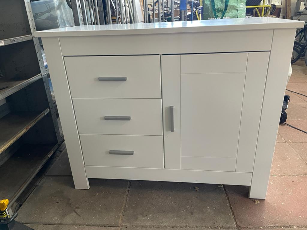 Commode met kapstokje wit in goede staat, Ophalen, Zo goed als nieuw