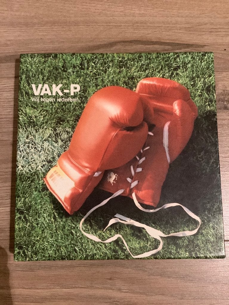 Vak P - Wij tegen iedereen, Verzamelen, Ophalen of Verzenden, Gebruikt, F.C. Twente, Boek of Tijdschrift