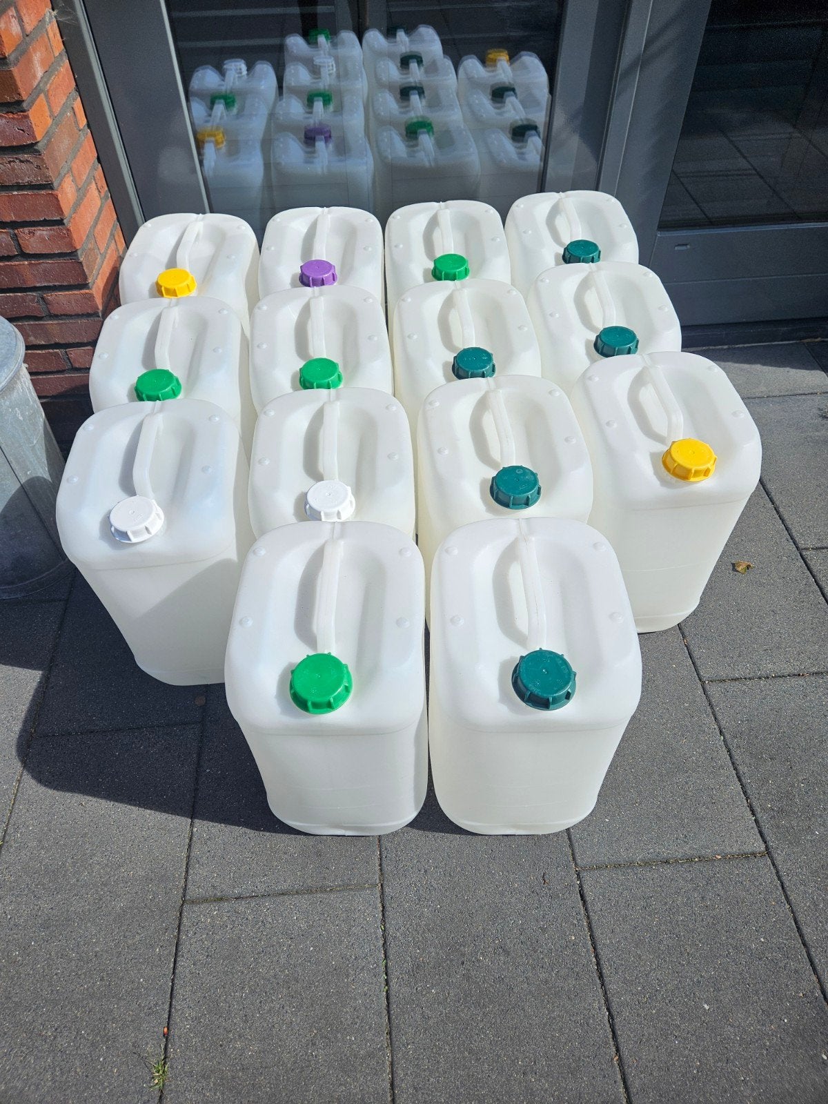 9 x25 liter Sterkte kunststof jerrycan un gekeurd, Minder dan 75 liter, Ophalen, Zo goed als nieuw, Kunststof