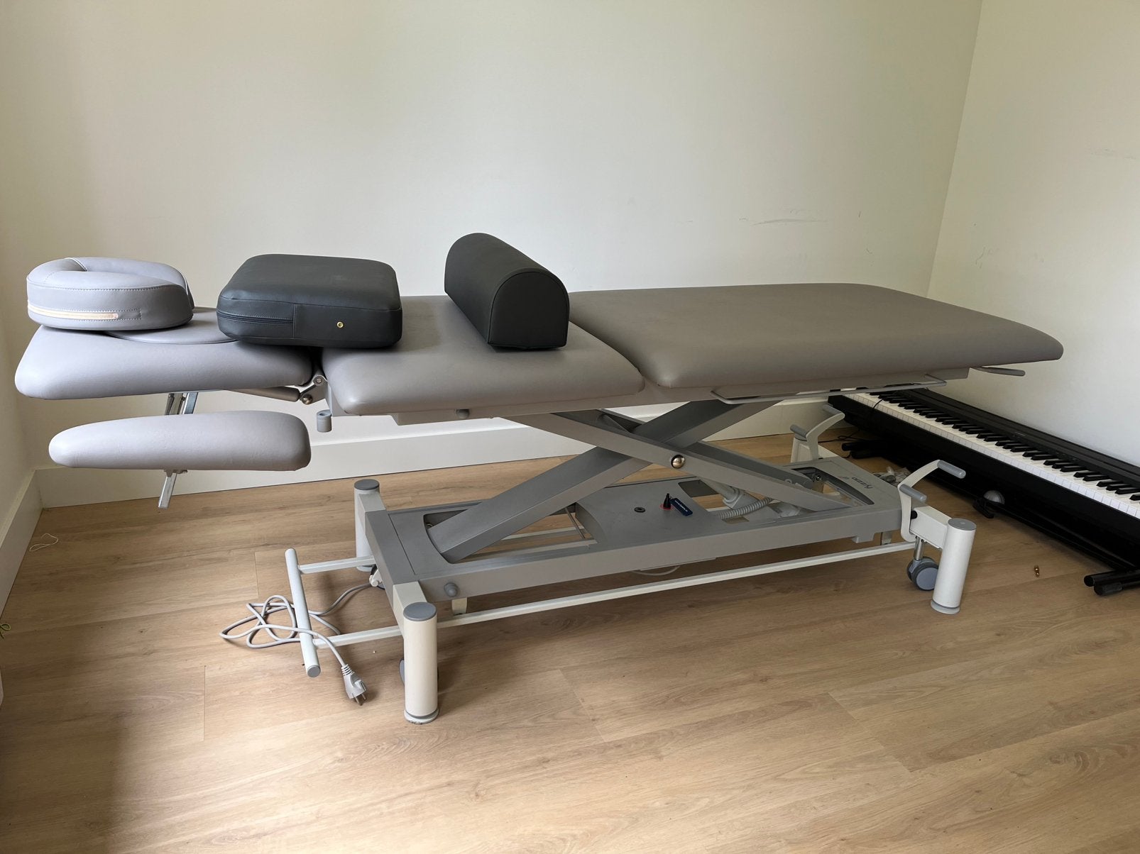 Nieuwe FYZZIO elektrische Massagetafel met rondom bediening., Ophalen, Zo goed als nieuw, Massagetafel