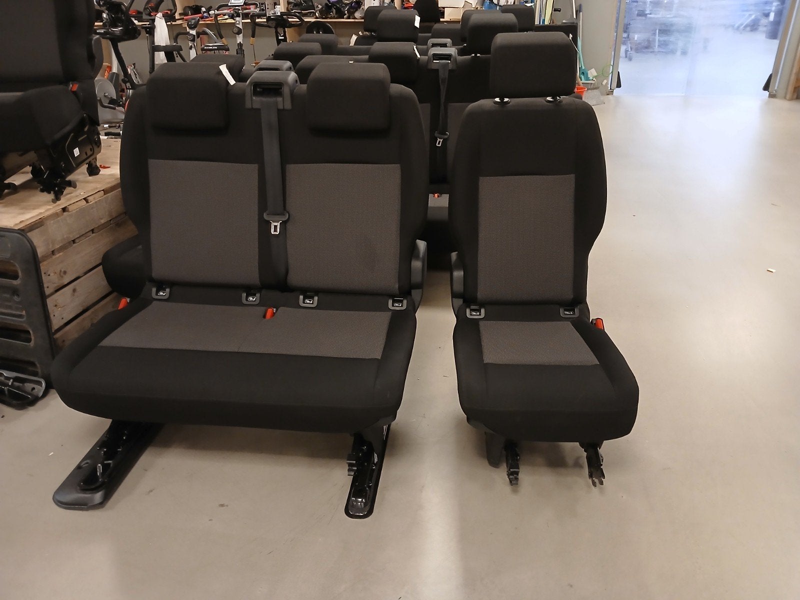 Autobanken en stoelen voor diverse bestelwagens, Ophalen, Nieuw, Toyota