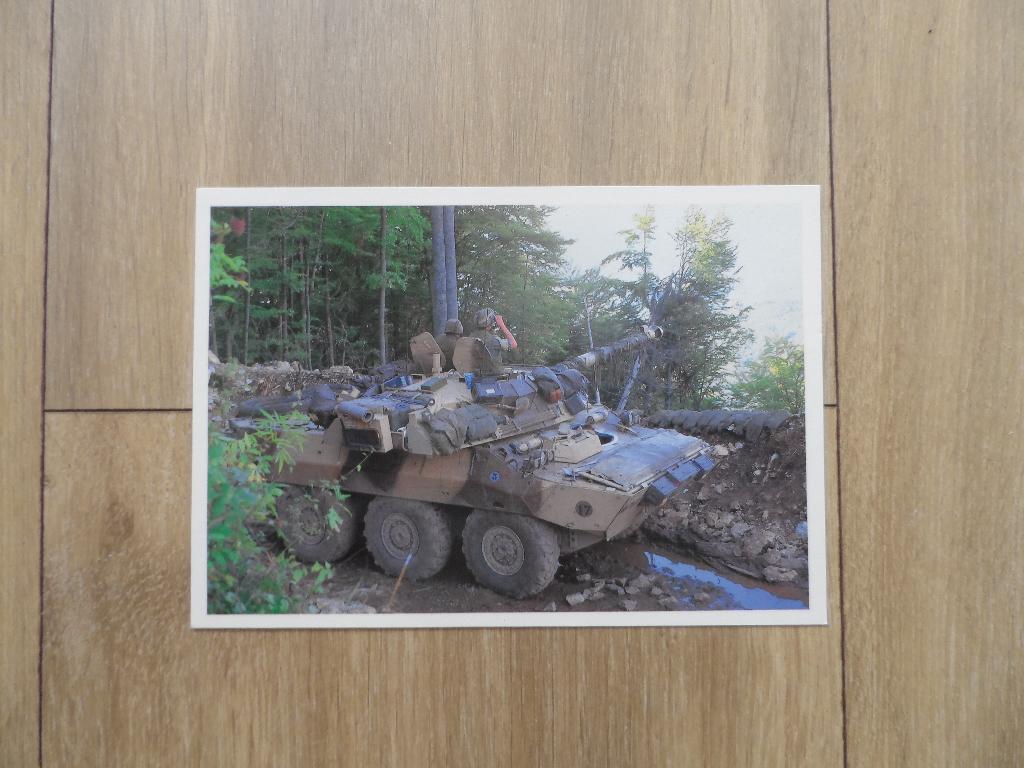 Ansichtkaart Mont Igman French AMX 10 tank 324, Ophalen of Verzenden, Landmacht, Nederland