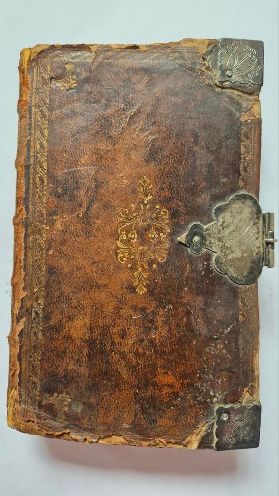 Antiek bijbeltje met zilver slotje en beslag Antwerpen, Antiek en Kunst, Antiek | Boeken en Bijbels, Ophalen of Verzenden