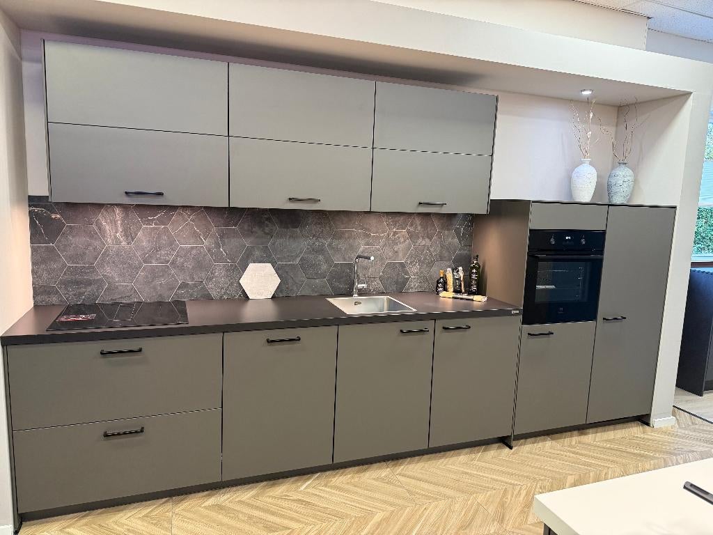 complete showroom keuken te koop, Huis en Inrichting, Keuken | Complete keukens, Ophalen, Enkelwandige keuken, Zo goed als nieuw