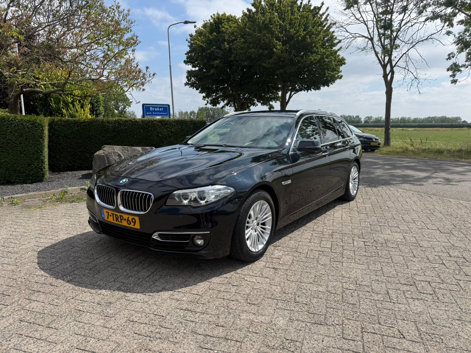 BMW 5-Serie 2.0 520I AUT 184 PK Luxury Touring 2014 Zwart, Auto's, Achterwielaandrijving, 4 cilinders, 2000 kg, 1705 kg
