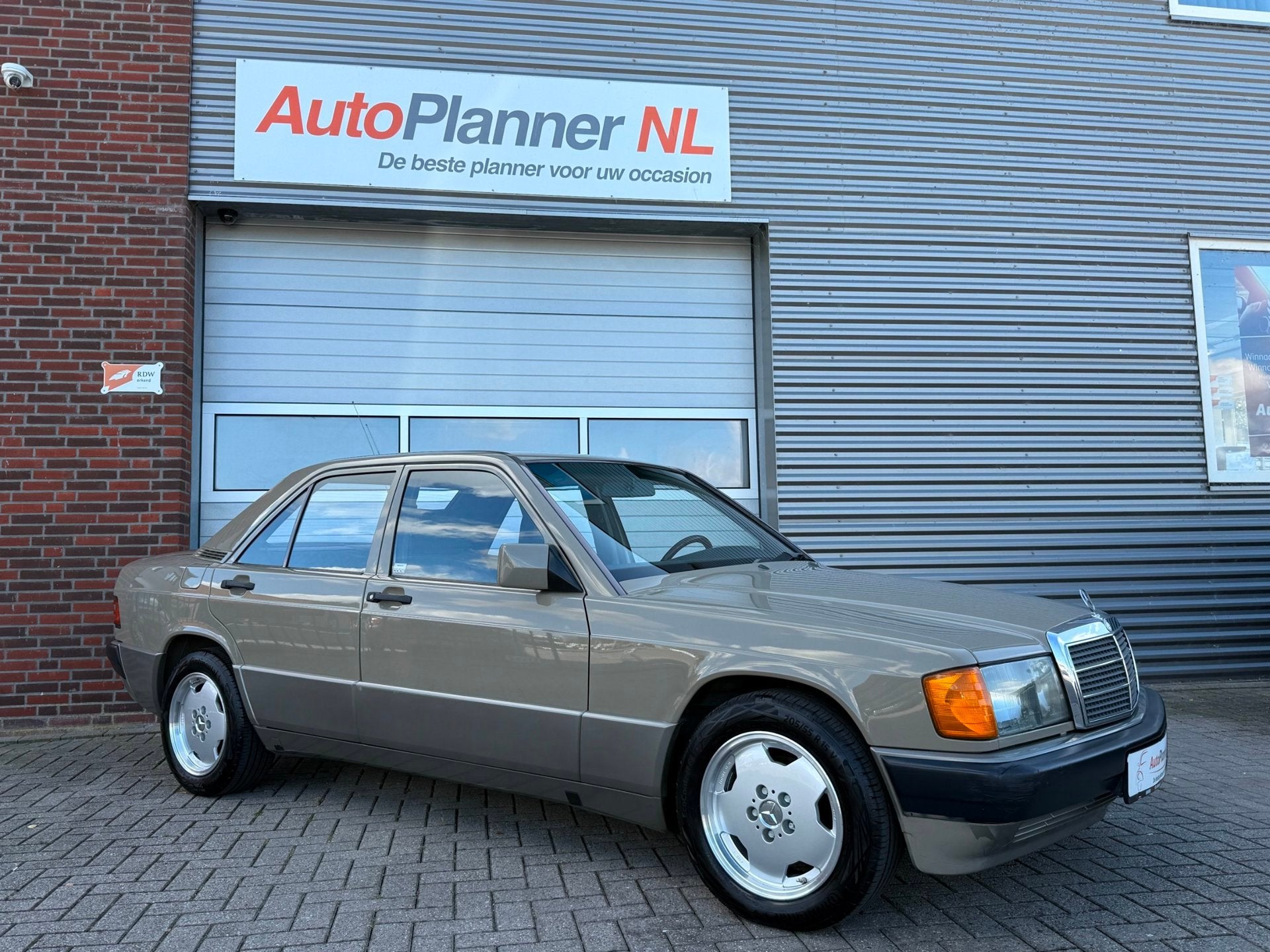Mercedes-Benz 190-serie 2.0 E! Automaat! Nieuw APK!, Auto's, Mercedes-Benz, Automaat, Gebruikt, 4 cilinders, 122 pk