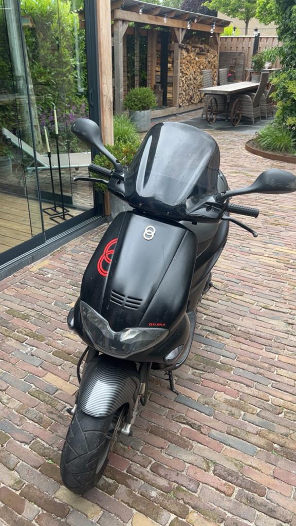 Gileria runner 70cc dd brom, Fietsen en Brommers, Scooters | Piaggio, Ophalen, Zo goed als nieuw, Tweetakt, Overige modellen