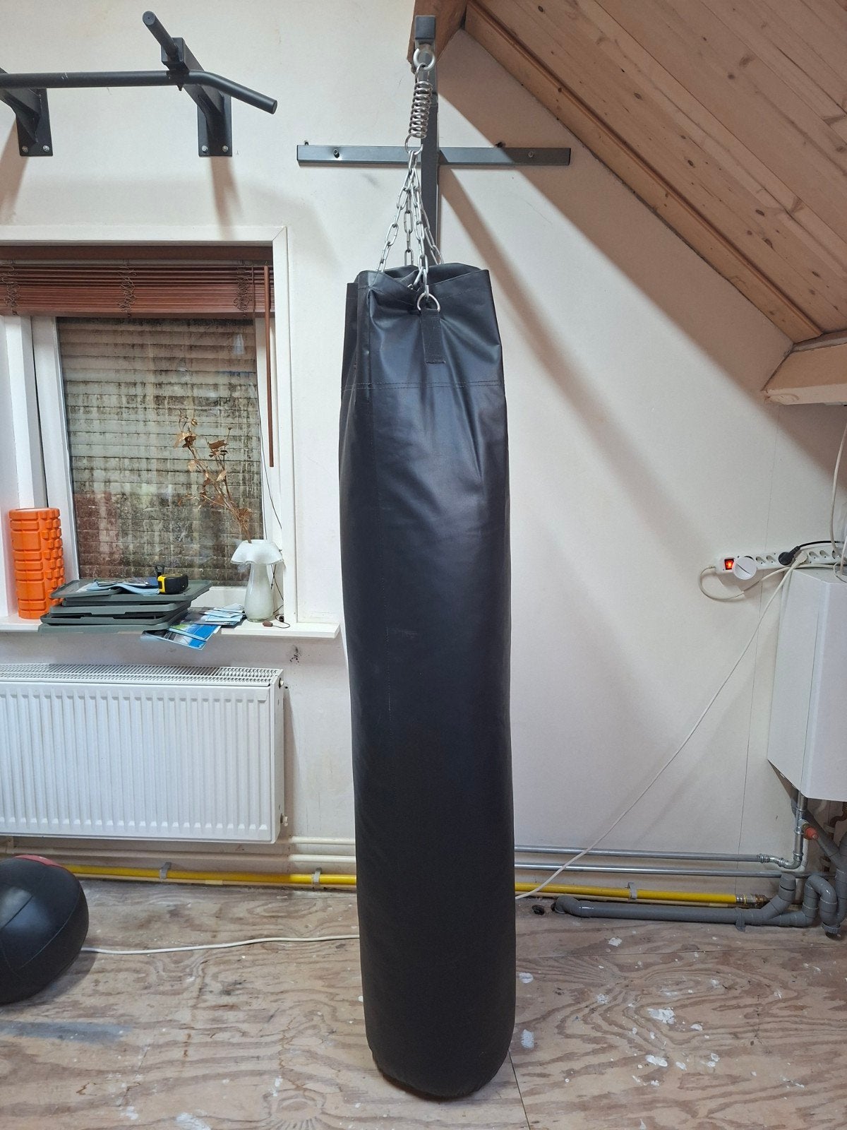 Zgan bokszak 180cm met stevige muurbeugel, Sport en Fitness, Ophalen, Zo goed als nieuw, Bokszak